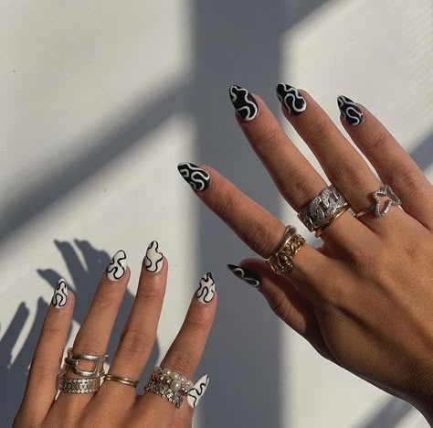 Lavish Nails, Nail Design Glitter, 2023 Nails, 2024 Nails, Edgy Nails, Minimal Nails, White Nail, Nail Bar, Fire Nails