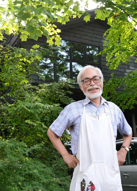 Hayao Miyazaki, outside his house. ^_____^I dont usually post photos, but I love this beautiful, beautiful man, and especially today on the release of his new film, Kaze Tachinu (The Wind Rises). Art Studio Ghibli, Wind Rises, Studio Ghibli Movies, Castle In The Sky, Studio Ghibli Art, Ciel Phantomhive, Ghibli Movies, Ghibli Art, Howls Moving Castle