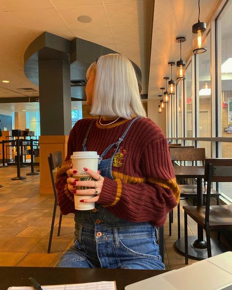 Gryffindor Sweater Outfit, Griffindor Outfits Aesthetic, Gryffindor Aesthetic Outfit, Gryffindor Sweater, Gryffindor Outfit, Gryffindor Scarf, Christmas Sweater Outfits, Gryffindor Aesthetic, Aesthetic Fall Outfits