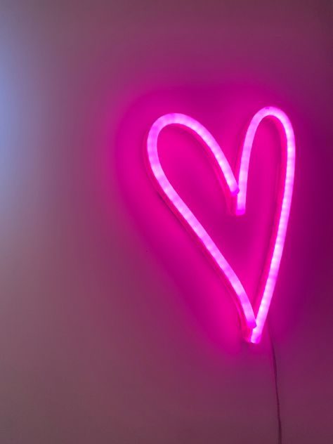 Neon Light Pink Aesthetic, Pink Heart Aesthetic, Neon Heart Aesthetic, Neon Pink Heart, Love Hotel, Neon Pink Hearts Wallpaper, Heart Neon Sign, Neon Heart Light, Heart Aesthetic