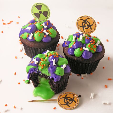 Toxic Slime-filled Cupcakes! | EASYBAKED Rocky Road Cupcakes, October Treats, Chocolate Slime, Scientist Party, Creamy Pudding, Slime Party, Filled Cupcakes, Filled Cookies, Oreo Pops