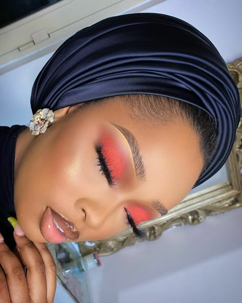 Turban Gele Style, African Turban Styles, Black Wedding Makeup, Pink Turban, Maquillage Yeux Cut Crease, Turban For Women, African Hair Wrap, Bold Makeup Looks, Celebrity Makeup Looks