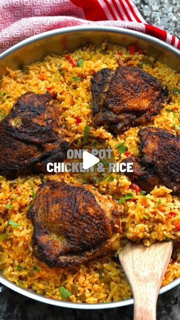 One Pot Chicken Rice, Chicken Dinner For Two, Chicken Thighs And Rice, Jasmine Rice Recipes, Red Pepper Recipes, Hot Pot Recipe, Chicken Cook, Chicken And Rice Dishes, Season Chicken