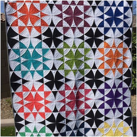 A Whole Lotta Chic Country Love!! – Sew Kind of Wonderful Winding Ways Quilt, Country Quilt, Sew Kind Of Wonderful, Country Love, Kaleidoscope Quilt, Chic Quilts, Circle Quilts, Rainbow Quilt, Quilt Care