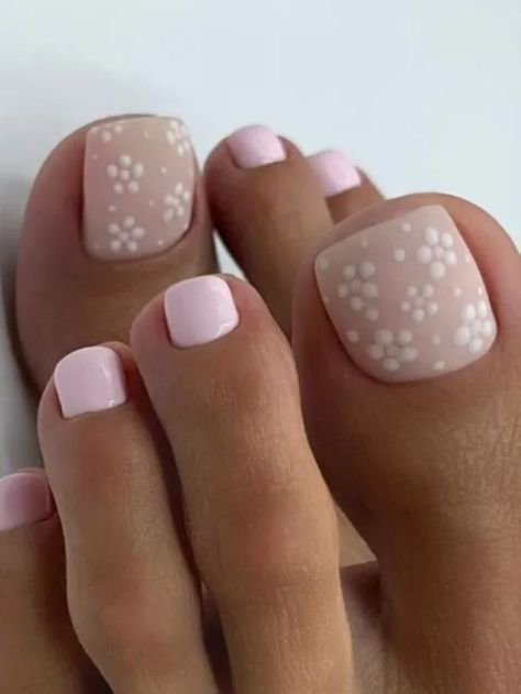 Light Pink Pedicure, Flower Pedicure Designs, Flower Pedicure, Flower Toe Nails, Pedicure Design, Pink Toe Nails, Pink Pedicure, Feet Nail Design, Pedicure Designs Toenails