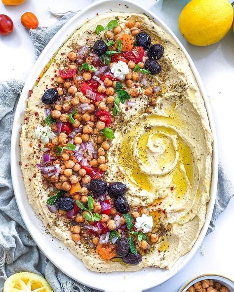 Vegan food recipes (@vegandemocracy) posted on Instagram: “Huge plate of hummus for you! Tag someone who loves hummus💚 . Follow @vegandemocracy for daily vegan inspiration 🌱💚 👉@vegandemocracy…” • Sep 15, 2020 at 1:46pm UTC Lemon Chickpea, Classic Hummus Recipe, Arabisk Mad, Classic Hummus, Creamy Hummus, Homemade Hummus, Vegan Inspiration, Vegan Bowls, Hummus Recipe