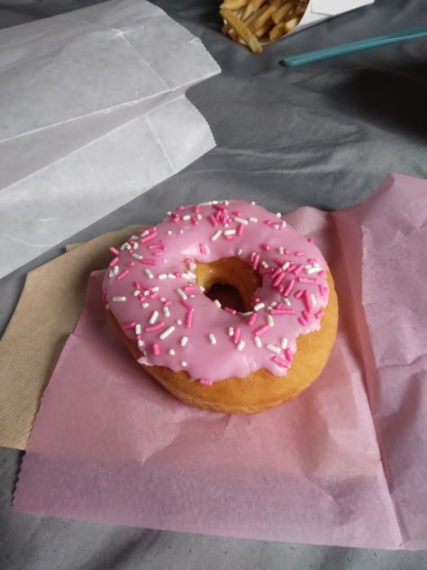 Pink Doughnut Aesthetic, Doughnut Aesthetic, Food Dessert Aesthetic, Pink Doughnut, Ice Cream Cute, Valentines Aesthetic, Pink Doughnuts, Aesthetic Desserts, Dessert Aesthetic