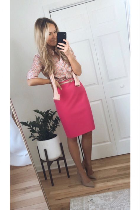 Pink Skirt Outfit Work, Rose Skirt Outfit, Pink Skirt Outfit, Pink Pencil Skirt Outfit, Blue Top Outfit, Blush Pink Skirt, Long Pink Skirt, Pink Skirt Outfits, Trendy Work Outfit