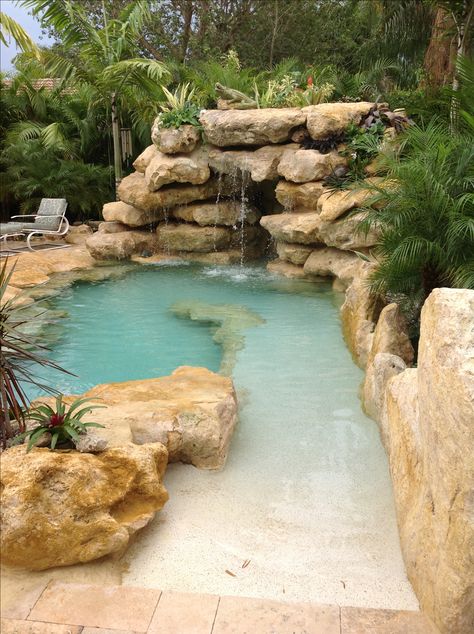 Entrance Outdoor, Tropical Pool Landscaping, Kleiner Pool Design, Natural Swimming Ponds, Small Pool Design, Swimming Pond, Tropical Pool, Outdoor Stone, Natural Swimming Pools