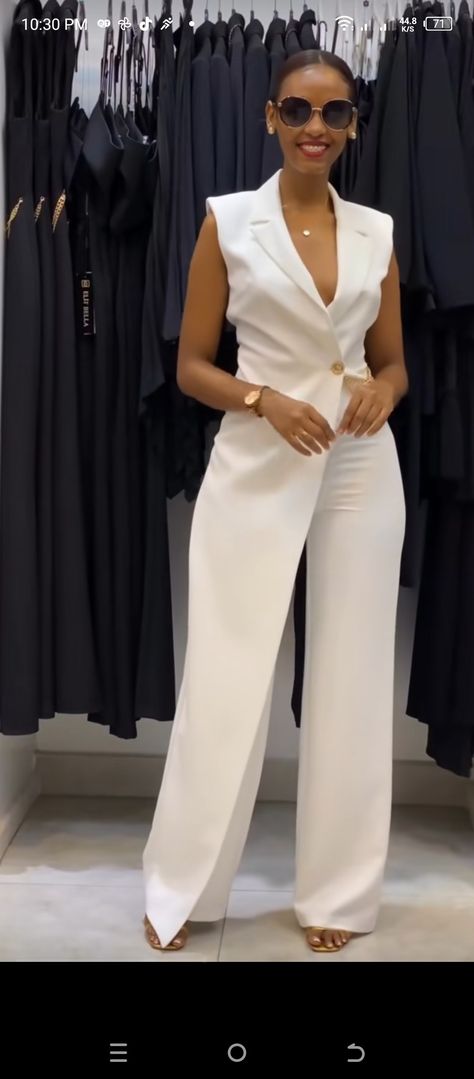 Business Formal Women Outfits, Panel Discussion Outfit, Black And White Attire Party, Luxury Casual Outfit Women, White Jumpsuit Outfit Black Women, Coperate Dress For Ladies, Chic Graduation Outfit, Business Outfit Black Women, Graduation Suits For Women Classy