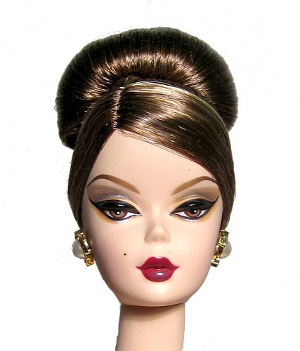 Barbie Pfp, Old Barbie Dolls, Barbie Silkstone, Barbie Makeup, Brown Hair Brown Eyes, Silkstone Barbie, Beautiful Barbie Dolls, Vintage Barbie Dolls, Doll Eyes