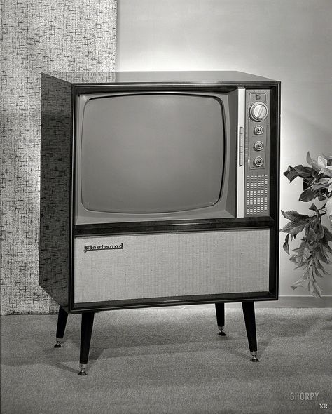 1960 ... down under TV! Shorpy Historical Photos, Old Television, Under Tv, Tv Vintage, White Tv, Vintage Television, Granny Chic, Vintage Tv, Retro Tv