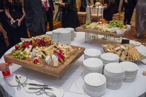 Kabbalat panim cheese and fruit board before ceremony found on Modern Jewish Wedding Blog // Jeff Kolodny Photography, Inc. Cheese And Fruit Board, Wedding Reception Appetizers, Reception Appetizers, Modern Jewish Wedding, Cheese And Fruit, Fruit Board, Mini Burgers, Jewish Wedding, Food Truck