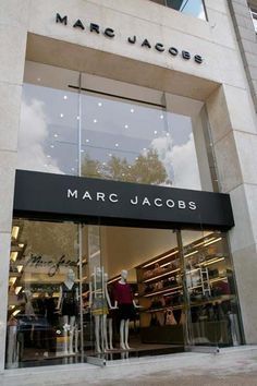 Pin en sign Commercial Aesthetic, Marc Jacobs Store, Store Facade, Retail Facade, Commercial Design Exterior, Shop Facade, Clothing Store Interior, Jewelry Store Design, Store Design Boutique