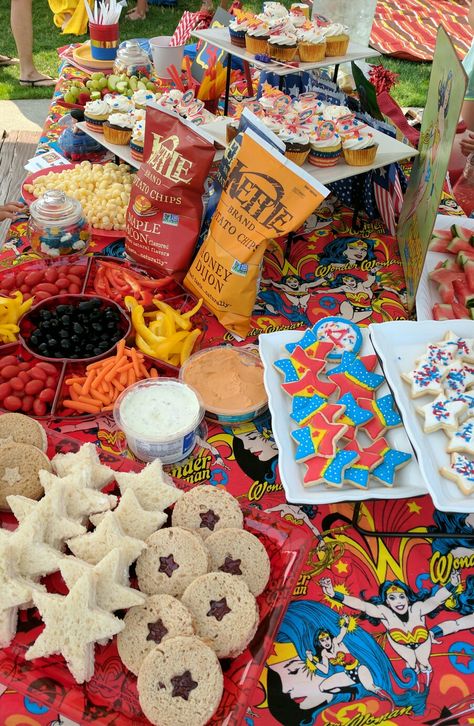 This table display at a Wonder Woman themed party Wonder Woman Party Food, Super Hero Party Ideas, Hero Party Ideas, Wonder Woman Birthday Party, Wonder Woman Party, Wonder Woman Birthday, Birthday Theme Ideas, Woman Birthday, Super Hero Party