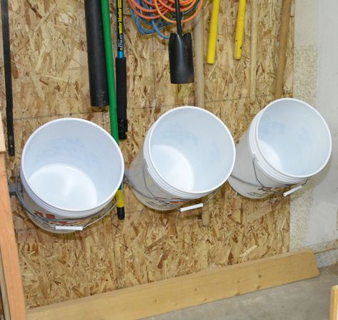 Bucket Storage Ideas, Bucket Storage, Garage Workshop Layout, Workshop Cabinets, Diy Bucket, Garden Tool Rack, Workspace Storage, Garage Workshop Organization, Tool Storage Diy