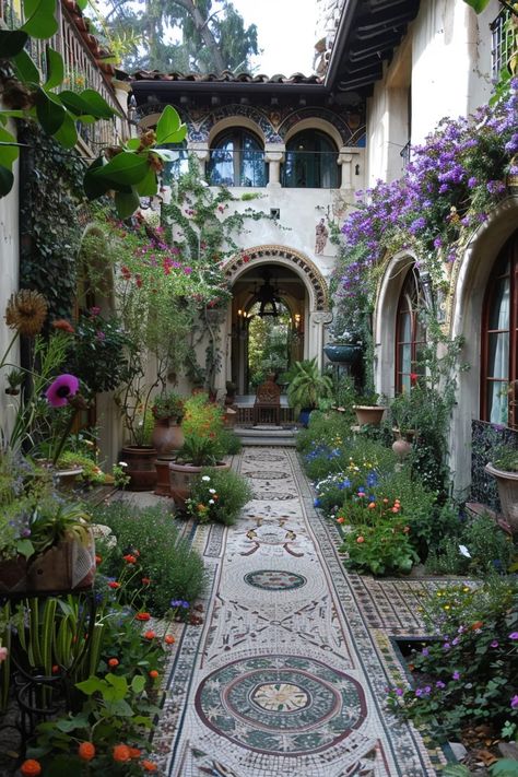 Mediterranean Garden Ideas, Mediterranean Backyard, Garden Ideas Backyard, Italian Courtyard, Mediterranean Courtyard, Courtyard Home, Mediterranean Homes Exterior, Mediterranean Architecture, Courtyard Design