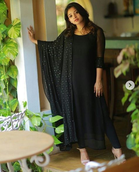 Black Churidar Designs Party Wear, Black Long Dress Indian Style, Black Kurthi Models Latest, Black Churidar Designs, Black Kurti Design, Chiffon Churidar, Black Churidar, Designer Anarkali Dresses, Churidar Designs