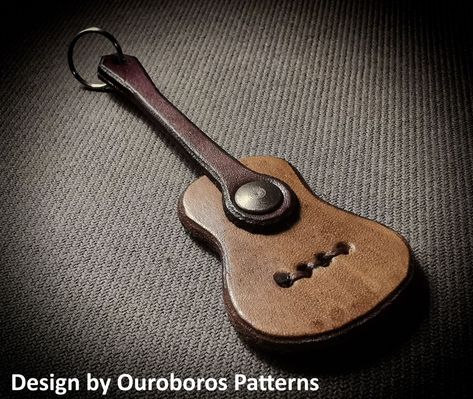 Leathercraft Projects Ideas, Easy Leather Working Projects, Small Leather Diy Projects, Leather Toys Handmade, Leather Small Projects, Scrap Leather Crafts, Small Leather Gifts Diy, Leather Keychain Patterns Free, Leather Animals Pattern