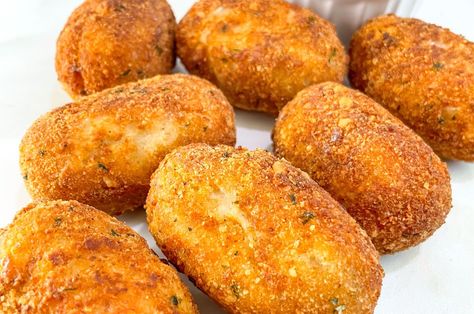 Chicken & Potato Croquettes Chicken Potato Patties, Chicken Potato Nuggets, Chicken Potato Croquettes, Chicken Nibbles Recipe, Chicken Nuggets With Potato, Homesteading Cooking, Potato Croquettes Recipe, Best Crispy Chicken, Potato Croquette Recipe