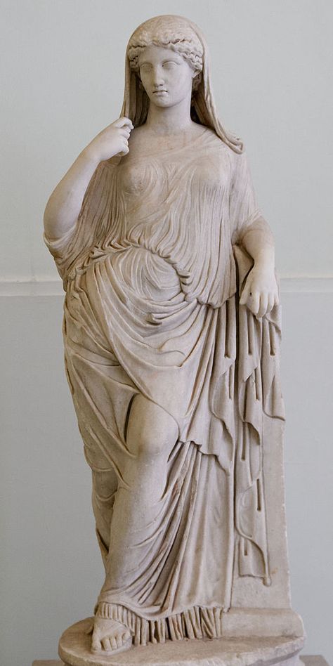 Venus (Aphrodite), Roman statue (marble) copy of Greek original, 2nd century AD (original 5th c. BC), (Museo Archeologico Nazionale, Naples). Ancient Roman Statues Women, Venus Aphrodite, Aphrodite Goddess, Statue Tattoo, Roman Statue, Greek Statues, Classical Period, Rome Antique, Roman Sculpture