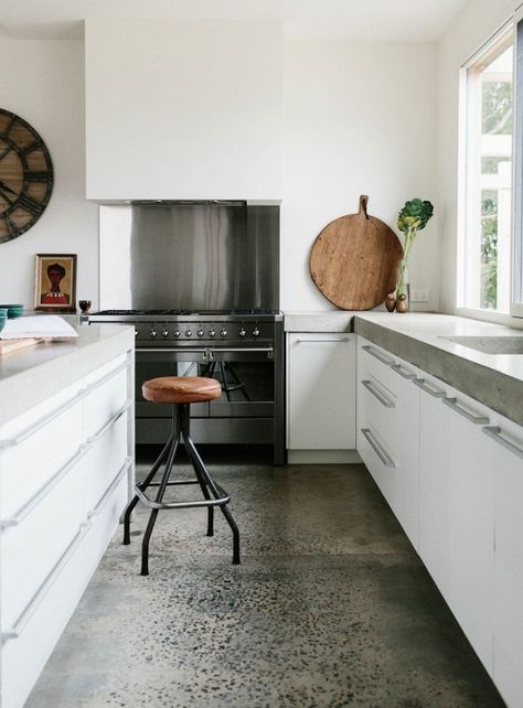 Minimal kitchen with a polished concrete and white cabinets Concrete Kitchen Floor, Concrete Countertops Kitchen, Concrete Bench, Minimal Kitchen, Concrete Kitchen, Concrete Floor, Raw Beauty, Polished Concrete, Concrete Countertops