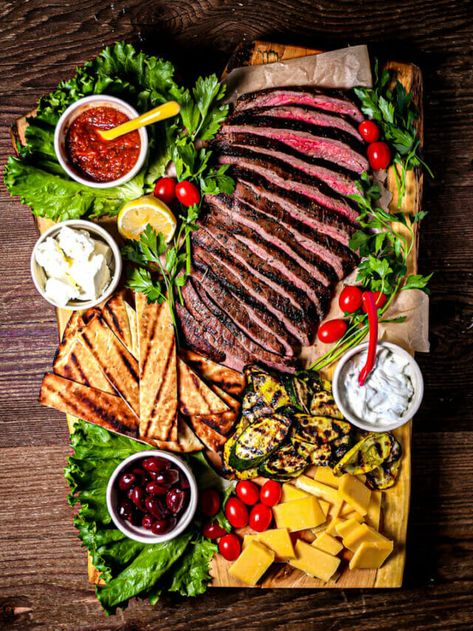 Grilled Marinated Flank Steak Story - What Should I Make For... Steak Board Ideas, Asian Board Food, Steak Charcuterie Board, Grilled Fish Sandwich, Steak Party, Dinner Boards, Steak Board, Veggie Board, Whole Fish Recipes