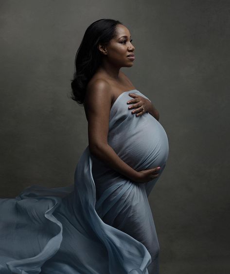 Maternity Photo Ideas and Inspiration Lola Melani, Maternity Silhouette, Maternity Shoot Outfit, Studio Maternity Shoot, Maternity Studio Photoshoot, Maternity Photo Ideas, Studio Maternity Photos, Maternity Photography Studio, Maternity Photography Poses Pregnancy Pics