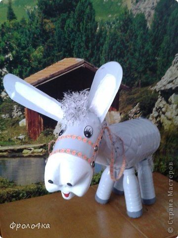 Como hacer un burro con botellas de plastico recicladas (1) Plastic Bottles Crafts, Plastic Bottle Art, Diy Plastic Bottle, Recycling Ideas, Recycled Art Projects, Tin Can Crafts, Diy Bottle Crafts, Clay Pot Crafts, Plastic Bottle Crafts