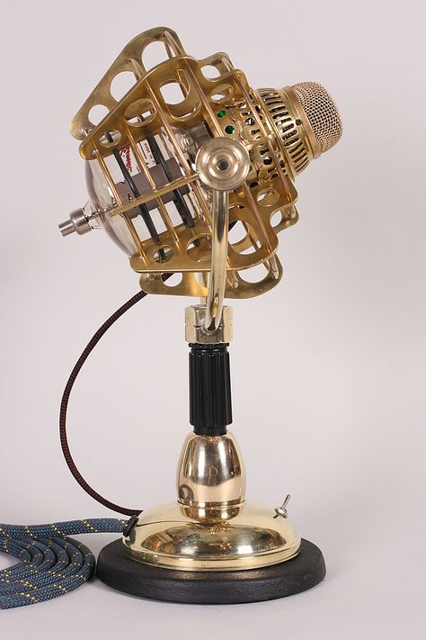 ɛïɜ Girl Genius Radio Theater Microphone ~ by Jake von Slatt ɛïɜ Attic Photoshoot, Steampunk Workshop, Steampunk Office, Singing Microphone, Radio Head, Sculpture Metal, Ink Wash, Vintage Microphone, Steampunk Design