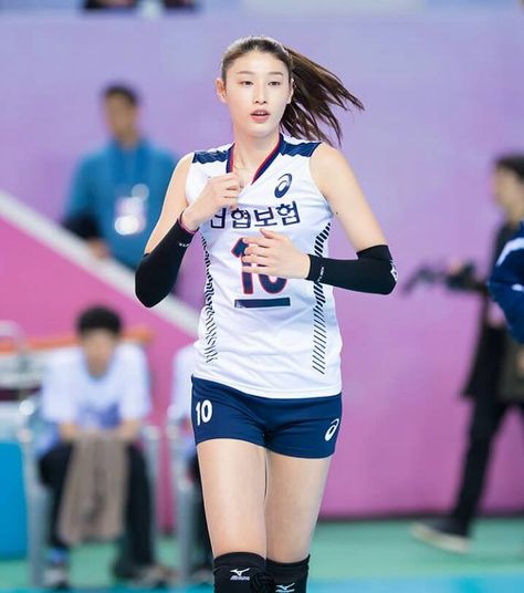 Kim Yeon-Koung Net Worth [2021 Update]: Salary, Endorsements & House Professional Volleyball Players, A Yeon, Kim Yeon Koung, Vollyball Outfits, Professional Volleyball, Japan Volleyball Team, Volleyball Poses, Cute Sporty Outfits, Volleyball Inspiration