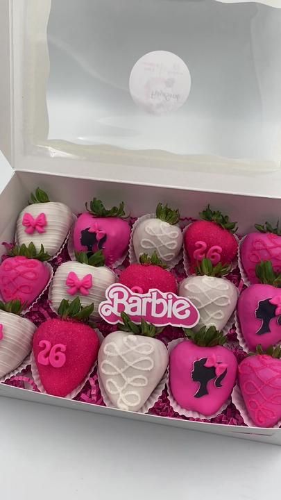 Barbie Themed Chocolate Covered Strawberries, Barbie Themed Birthday Party Treats, Barbie Party Treats, Barbie Strawberries, Barbie Movie Party, Barbie Treats, Barbie Dessert Table, Barbie Party Food, Barbie Chocolate