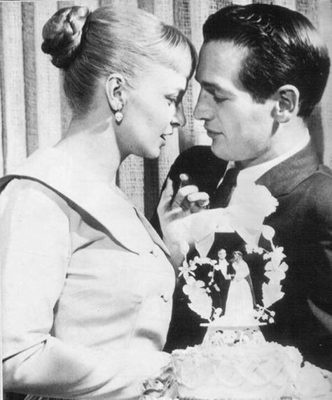 Joanne and Paul - I love this picture so much. Paul Newman Joanne Woodward, Stars D'hollywood, Joanne Woodward, Hollywood Couples, Vivien Leigh, Wedding Kiss, Paul Newman, Hollywood Icons, Famous Couples