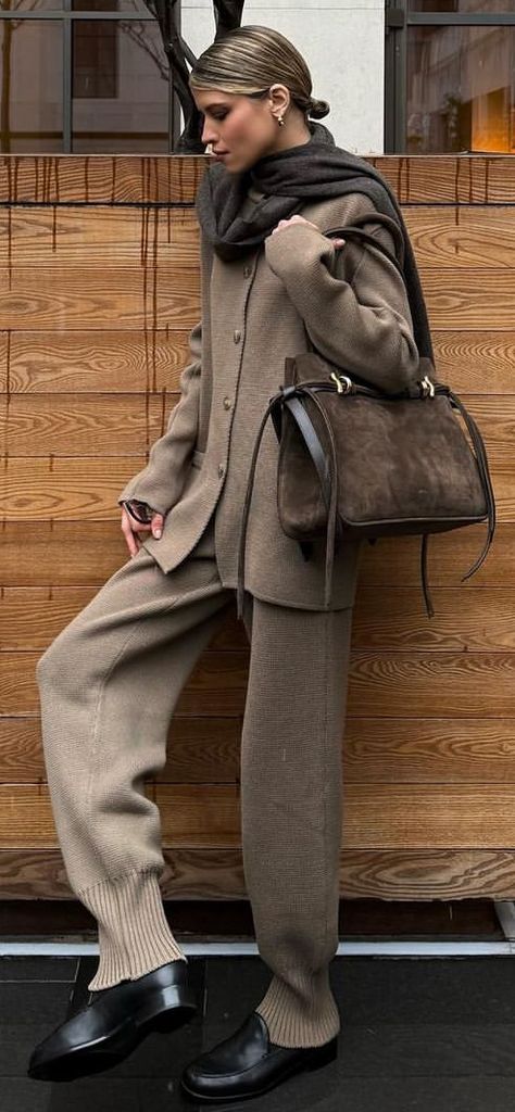 STREET STYLE 2024 FALL Daily Mood, Fall Winter Style, 2024 Fashion, Winter Style, Autumn Winter Fashion, Winter Fashion, Fall Winter, Street Style