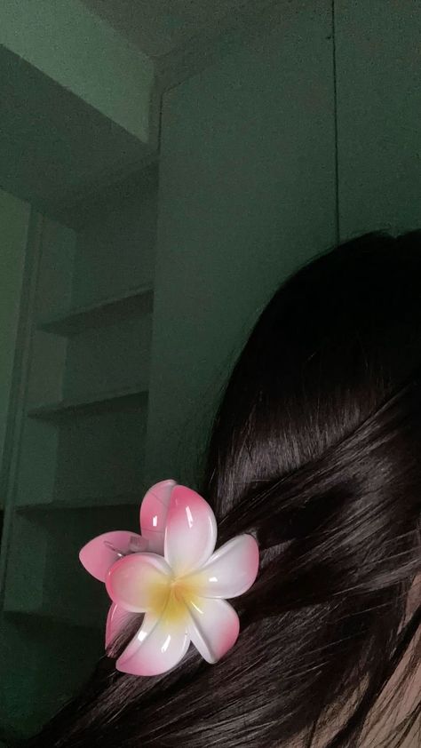 🌸 Girly Snaps, Aesthetic Pictures Girly, Profile Girly, Fack Girl, Sara Aesthetic, Hidden Face Aesthetic, Girls Dpz Stylish, Acrylic Nail Designs Classy, Roses Bouquet Gift