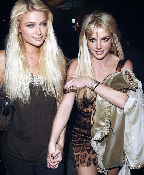 Britney Spears And Paris Hilton, Paris Hilton 2000s, Original Dolls, 2000s Fashion Outfits, Paris Hilton, 2000s Fashion, Spears, Britney Spears, Famous People