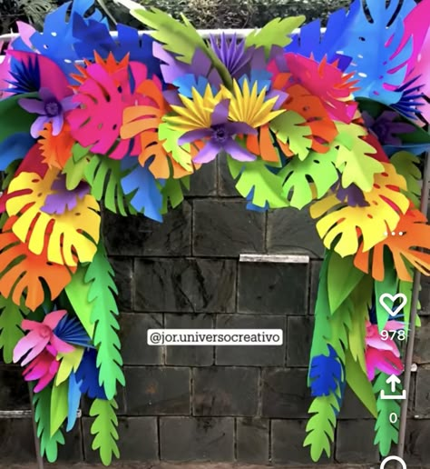 Brazil Party, Kids Church Decor, School Board Decoration, Jungle Flowers, Hawaiian Party Decorations, Hawaiian Birthday Party, Butterfly Art Painting, Hawaiian Birthday, Pool Party Decorations