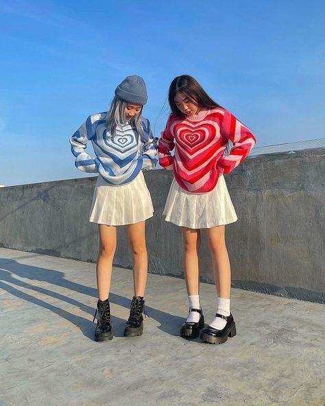 Outfits For Best Friends, Twining Outfits, Twinning Outfits, Bff Matching Outfits, Coordinates Outfits, E M, Sisters Photoshoot Poses, Bestie Outfits, Bff Matching