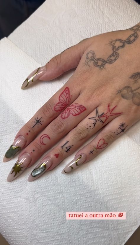 Hand Patchwork Tattoo, Arabic Hand Tattoo, Funny Hand Tattoos, Womans Hand Tattoo, Hand Palm Tattoos For Women, Red Hand Tattoo For Women, Hand Tats For Women Aesthetic, Finger Tattoos Numbers, Grunge Finger Tattoos