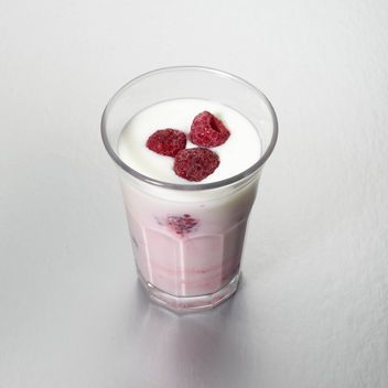 Low Sugar, Low-Calorie Healthy Smoothie Recipes: Glamour.com Mood Boosting Smoothie, Lady Tips, Kefir Smoothie, Mood Boosting Foods, Sugar Free Yogurt, Low Calorie Smoothies, Clean Foods, Calorie Count, Under 100 Calories