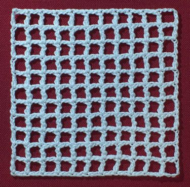 Wiggly crochet foundation mesh (part of wiggly crochet tutorial) Wiggly Crochet Patterns, Wiggly Crochet, Crochet Hot Pads, Crochet Fish, Crochet Classes, Confection Au Crochet, Crochet Dishcloths, Crochet Cushions, Freeform Crochet