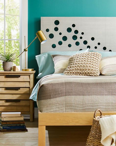 32 DIY Headboard Ideas for a Low-Cost Bedroom Refresh Headboard Mural Ideas, Cost Bedroom, Headboard Simple, Headboards Diy, Masters Bedroom, Cheap Diy Headboard, Diy Headboard Ideas, Cottage Bedrooms, Diy Tufted Headboard