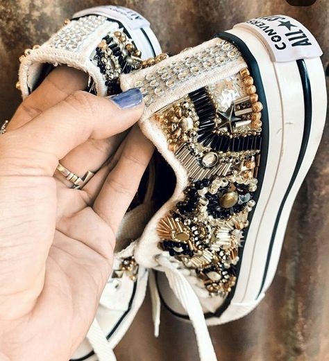 Beaded Sneakers, Embroidery Shoes Diy, Upcycle Shoes, Beaded Shoes, Embroidery Shoes, Embroidered Shoes, Stockholm Style, Rock Chic, Diy Shoes