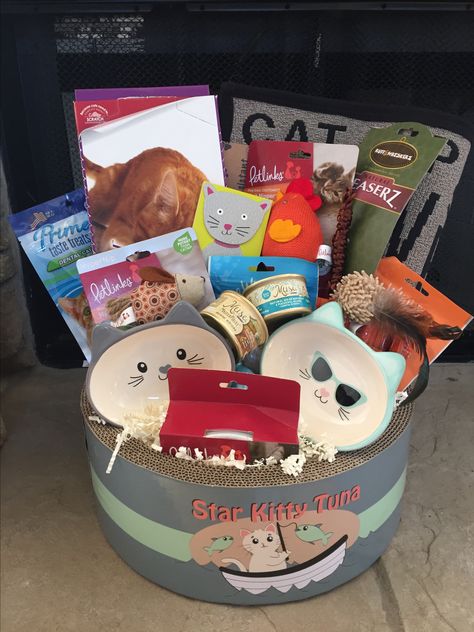 Pet Raffle Basket Ideas, Dog Raffle Basket Ideas, New Pet Gift Basket, Pet Basket For Raffle, Basket Of Puppies, Pet Gift Basket, Raffle Gift Basket Ideas, Dog Gift Basket, Auction Donations