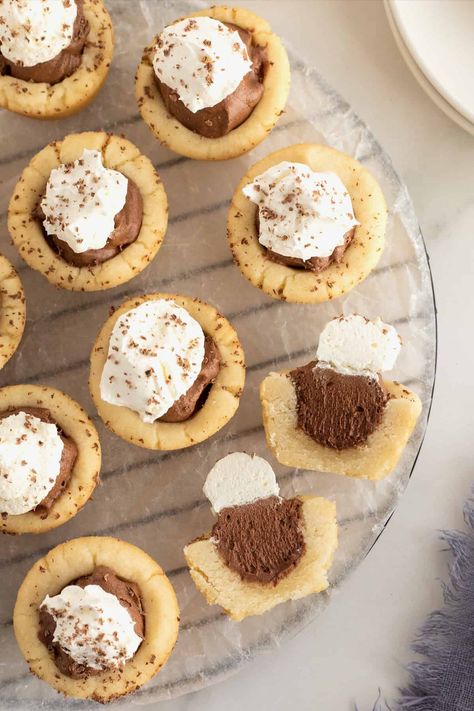 Mini Chocolate Fudge Cream Pies by The BakerMama Chocolate Mini Pies Easy, Mini Thanksgiving Desserts Easy, Mini Chocolate Cream Pies, Mini Chocolate Pies, Mini Pies Easy, Mini Thanksgiving Desserts, Mini Chocolate Pie, Small Pies, Cheesecake Cups Recipe