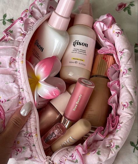 Makeup Bag Essentials, Pink Lifestyle, Skincare Essentials, Pink Aura, Pretty Skin Care, Pretty Skin, Pink Girly Things, Healthy Lifestyle Inspiration, Makeup Items