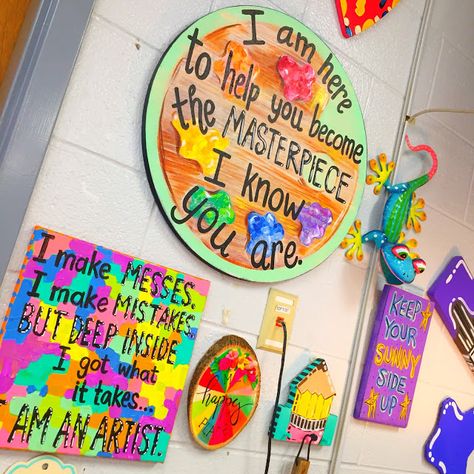 Cassie Stephens: DIY: Decorate Your Classroom on a Budget! Cassie Stephens Classroom, Art Room Signs Ideas, Classroom Art Board, Art Classroom Quotes, Diy Art Classroom Decor, Art Room Bulletin Boards Elementary, High School Art Classroom Decor, Elementary Art Teacher Aesthetic, Art Classroom Decor Ideas