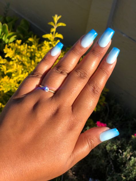 Summer Acrylic Nails Blue Ombre, Blue Ombre Nails Square, Ombré Nails Blue, Blue Short Nails Design, Blue Ombre Gel Nails, White And Blue Ombre Nails, Gradient Nails Blue, Blue Ombre Acrylic Nails, Ombré Blue Nails