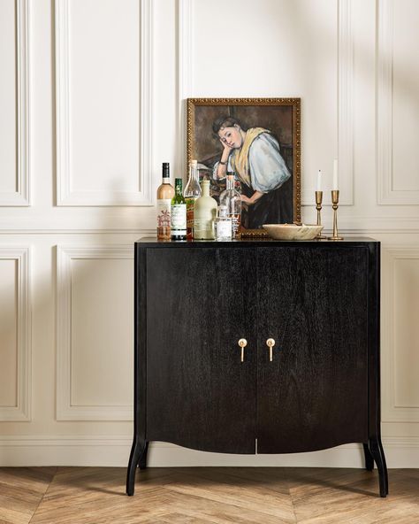 Bar Cabinet Decor, Small Bar Cabinet, Black Bar Cabinet, Dining Room Bar Cabinet, Buffet Furniture, Home Bar Cabinet, Aesthetic Bedroom Ideas, Cocktail Cabinet, Sideboard Bar