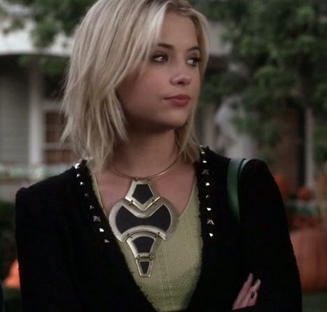 I want hannas hair Ashley Benson Short Hair, Ashley Benson Hair, Pll Cast, Pll Outfits, Hair 101, Character Icons, Y2k Girl, Hanna Marin, Hair Do